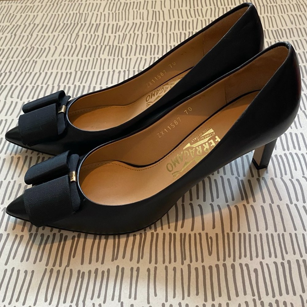 Salvatore Ferragamo Pointed Toe Pumps Mimi Heels - Picture 3 of 11